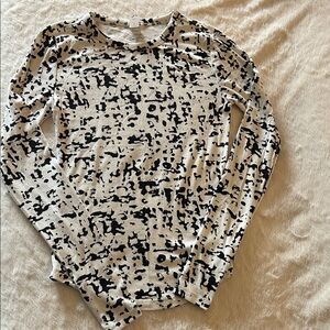 Old Navy Black and White Abstract Long Sleeve Tee